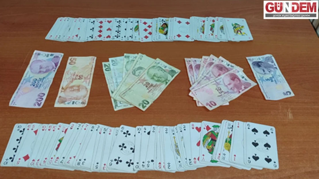 Kahvehanede kumar oynayan 4 kişiye para cezası verildi