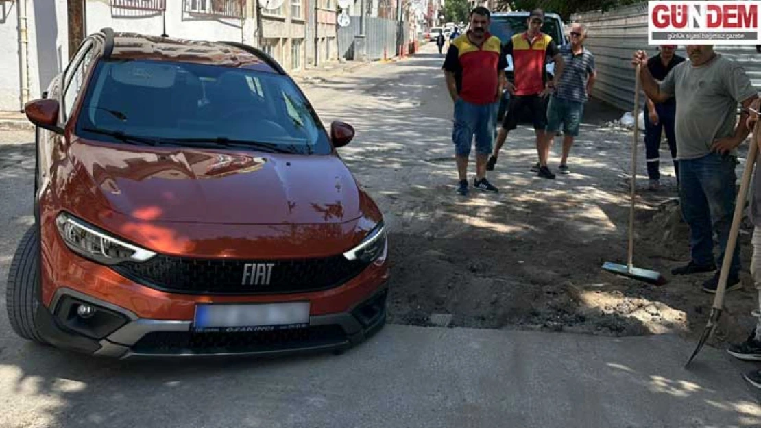 Kaleiçi'nde tehlikeli yol çalışması