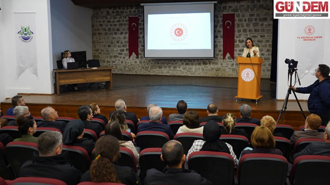 Kamu kurum temsilcileri ve personeline protokol kuralları eğitimi