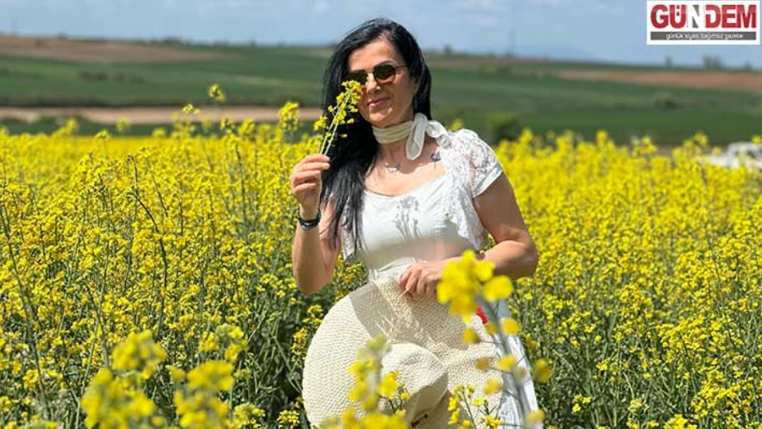 Kanola, tarlaları fotoğraf stüdyosuna çevirdi