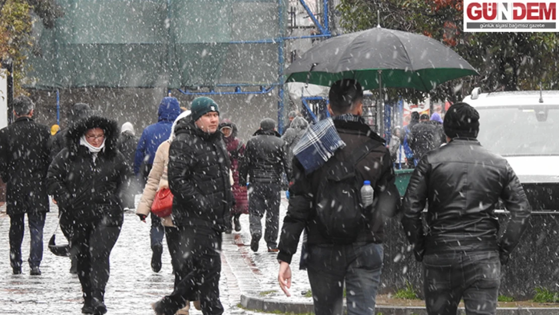 Kar şehir merkezinde de zaman zaman etkisini gösterdi