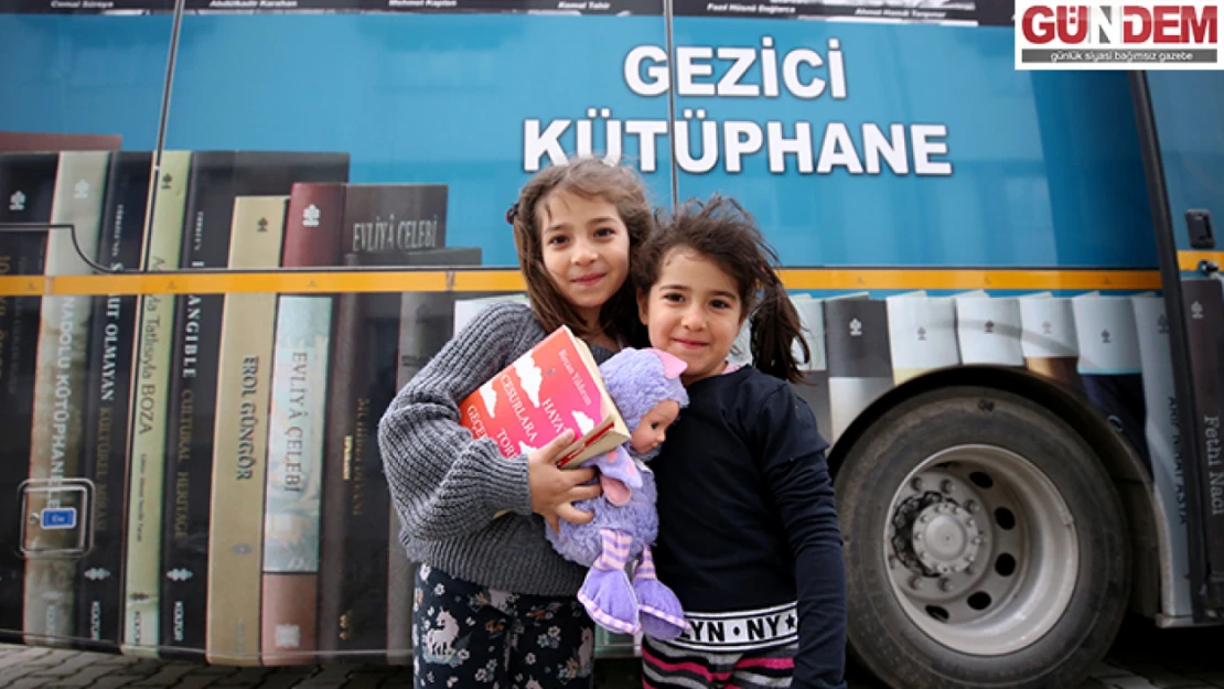 Kırklareli'nde depremzede çocuklara kitap dağıtıldı