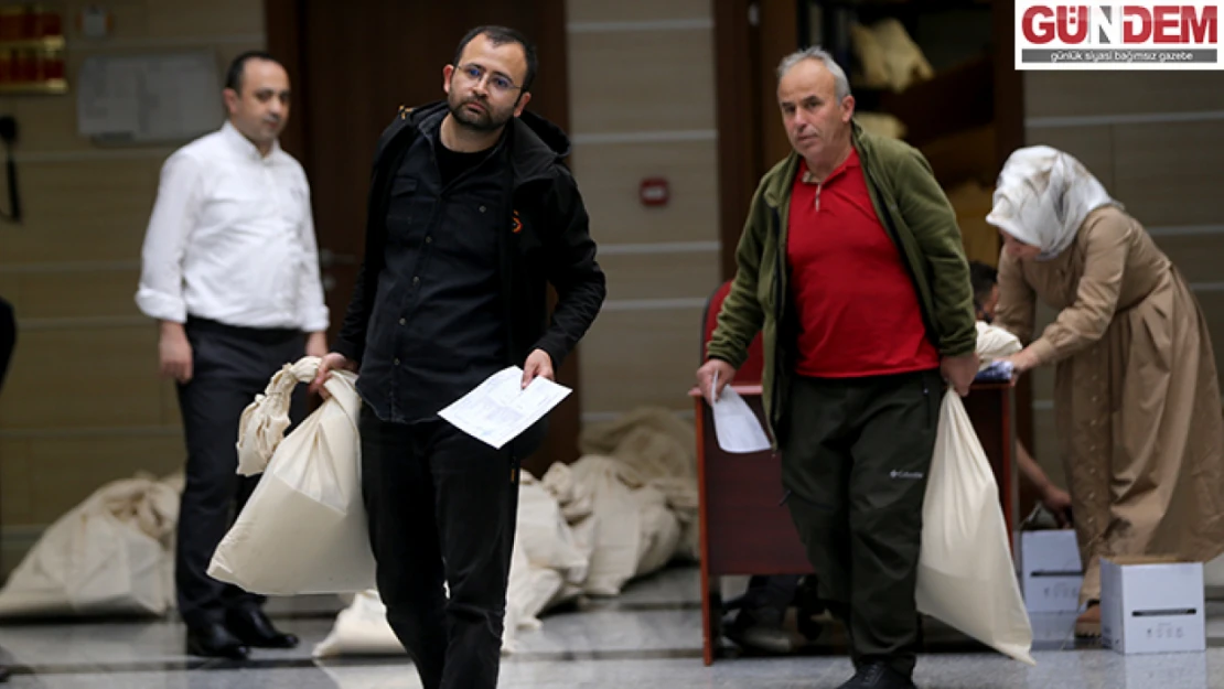 Kırklareli'nde seçim torbaları sandık kurullarına teslim edilmeye başlandı