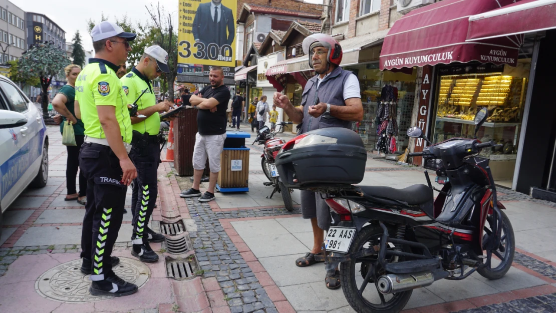 Motosiklet sürücüleri polis ekiplerinden kaçamadı