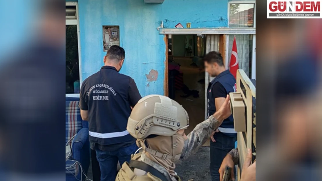 Operasyonda göçmen kaçakçısı saklandığı evde yakalandı