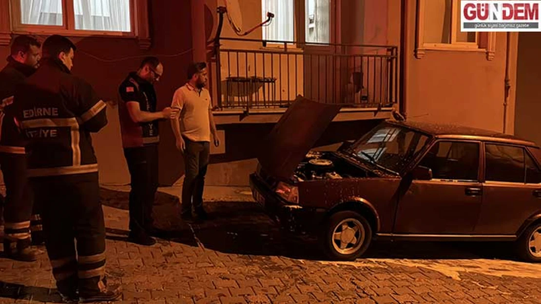Park halindeki otomobilde çıkan yangın söndürüldü