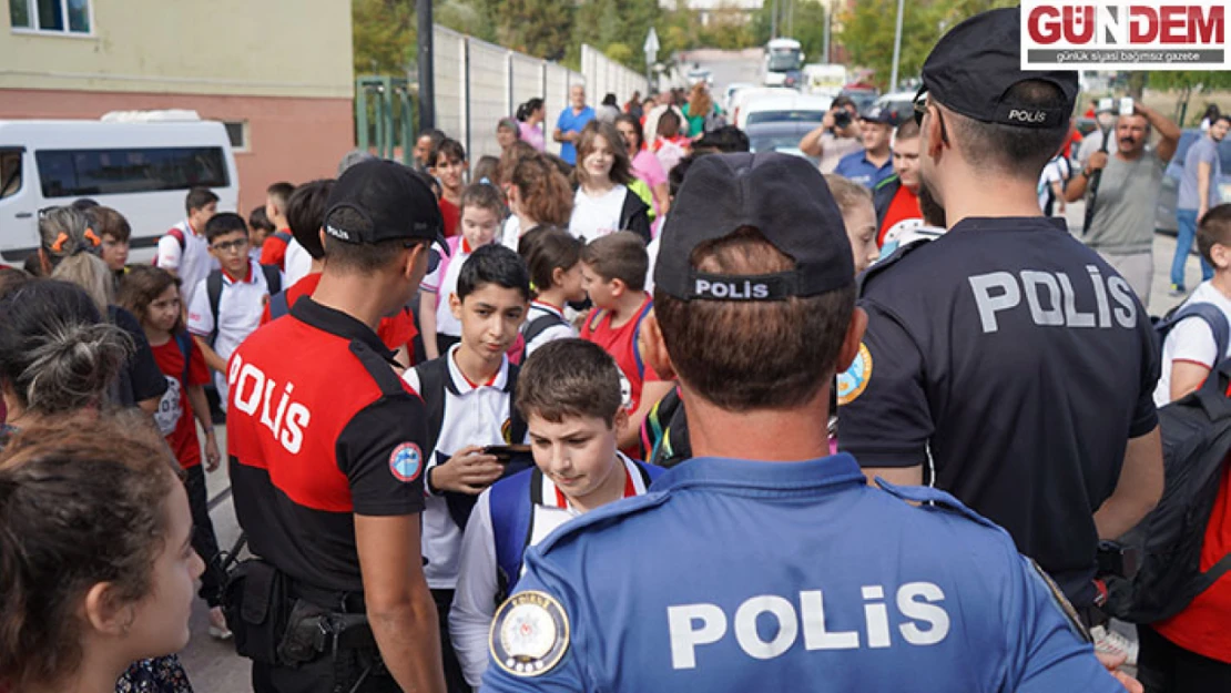 Polis ekipleri okul giriş-çıkışı ve çevrelerinde denetim gerçekleştirdi