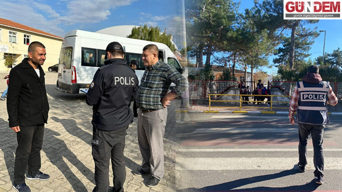 Polis ekipleri okul önünde uygulama yaptı