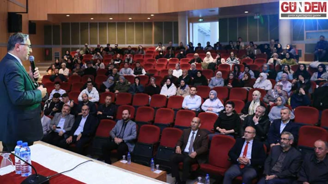 Prof. Dr. Karataş, Üniversite öğrencileriyle bir araya geldi