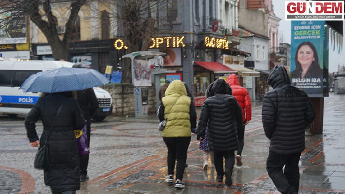 Sağanak vatandaşlara ve sürücülere zor anlar yaşattı