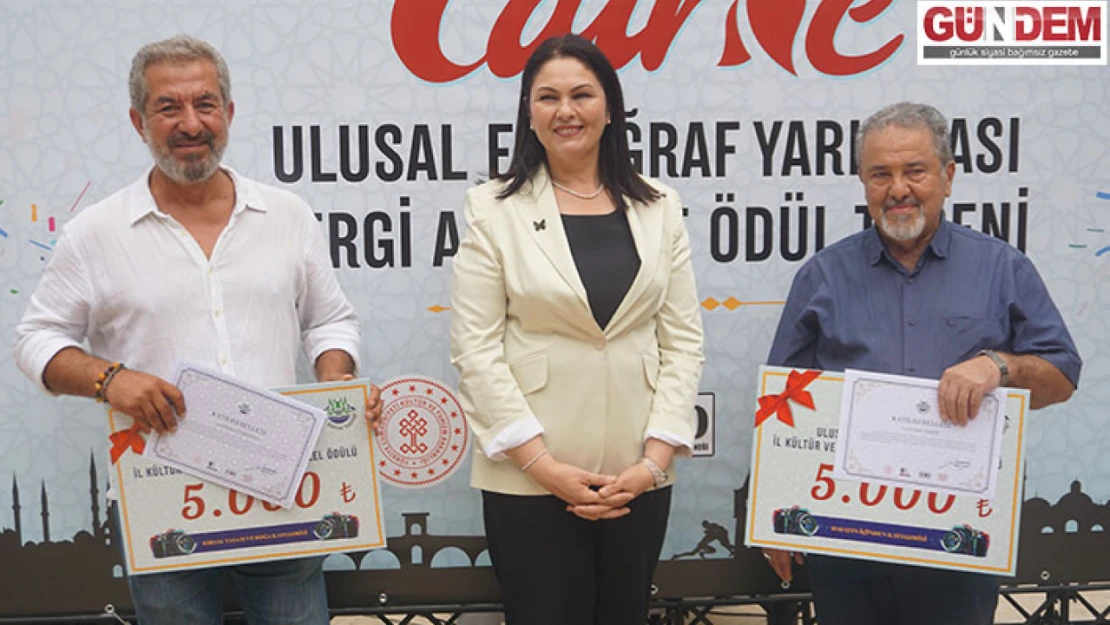 Sanatçılara ödülleri verildi