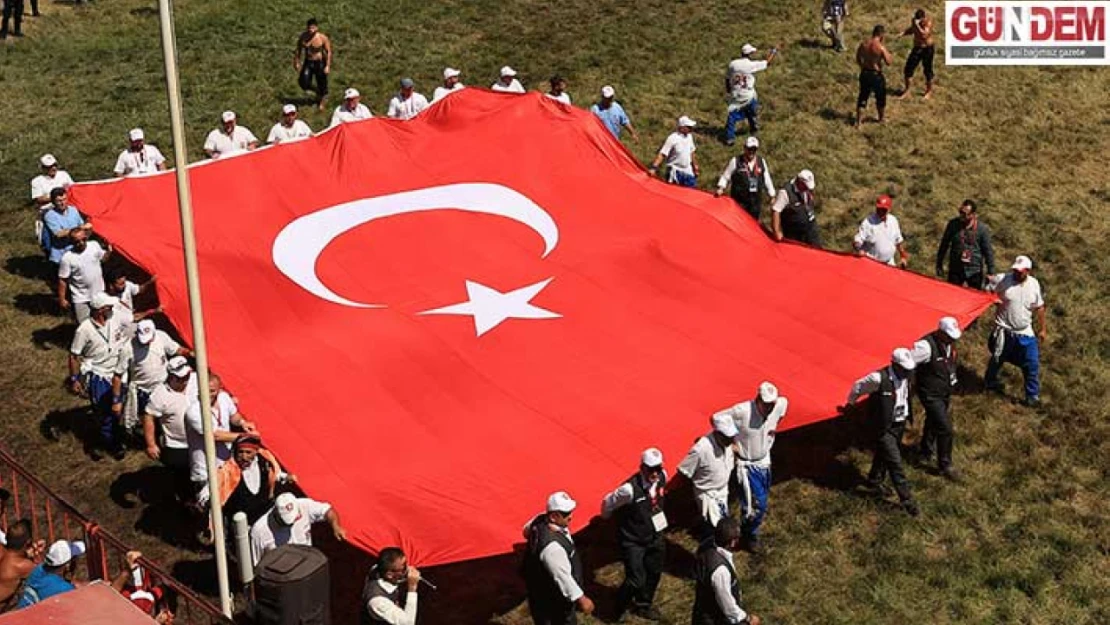 Sarayiçi Er Meydanı'nda Türk Bayrağı Açıldı