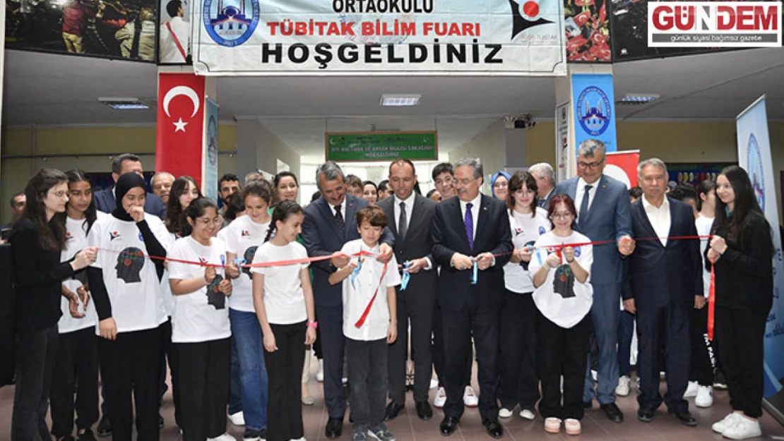 Selimiye İmam Hatip Ortaokulu'nda 4006 TÜBİTAK Bilim Fuarı açıldı