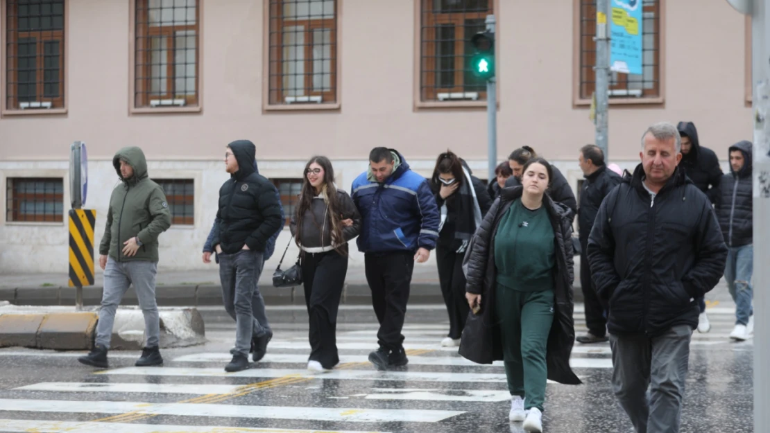 Soğuk ve sağanak hayatı olumsuz etkiledi