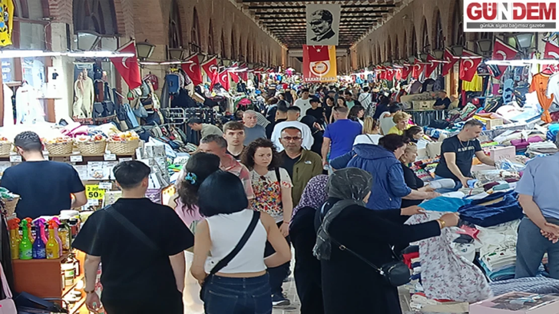 Tarihi çarşılarda bayram telaşı