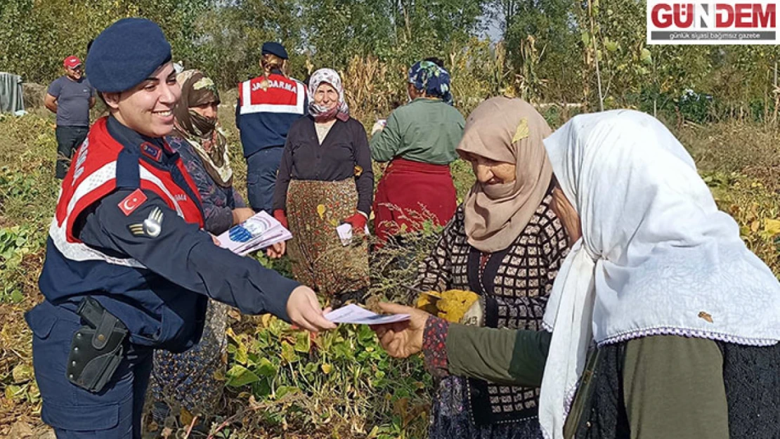 Tarlada çalışan kadınlara KADES anlatıldı