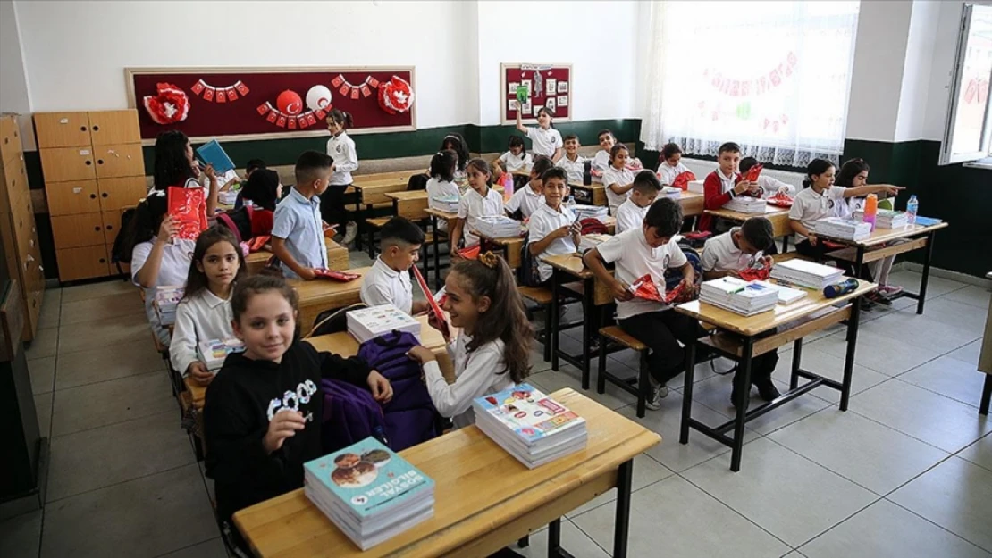 Tatil sona eriyor, öğrenciler ders başı yapacak