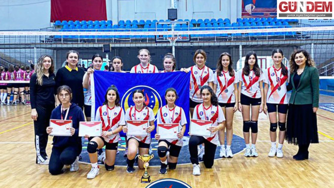 TED Edirne Koleji Ortaokul Yıldız Kız Voleybol Takımı il ikincisi oldu   