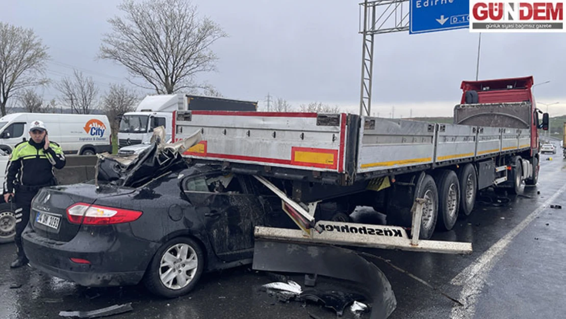 Tekirdağ'da tıra çarpan otomobildeki 3 kişi yaralandı