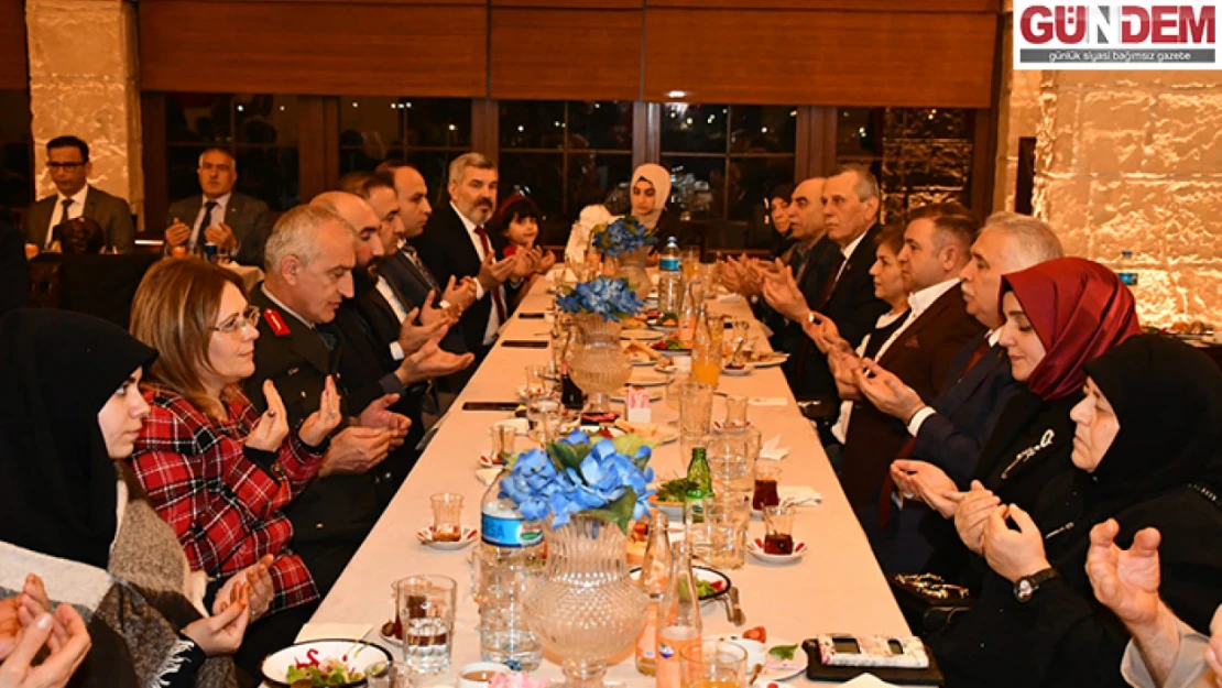 Tekirdağ Valisi Yıldırım, şehit aileleri ve gazilerle iftar yaptı