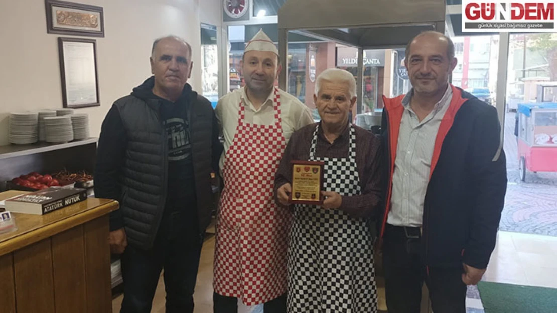 TEMAD Bursa'dan ciğerci ustalarına plaket