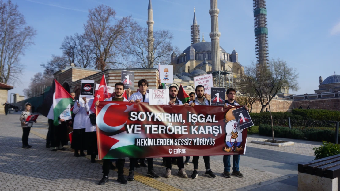 Tıp fakültesi öğrencileriterör saldırılarını ve İsrail'i protesto etti