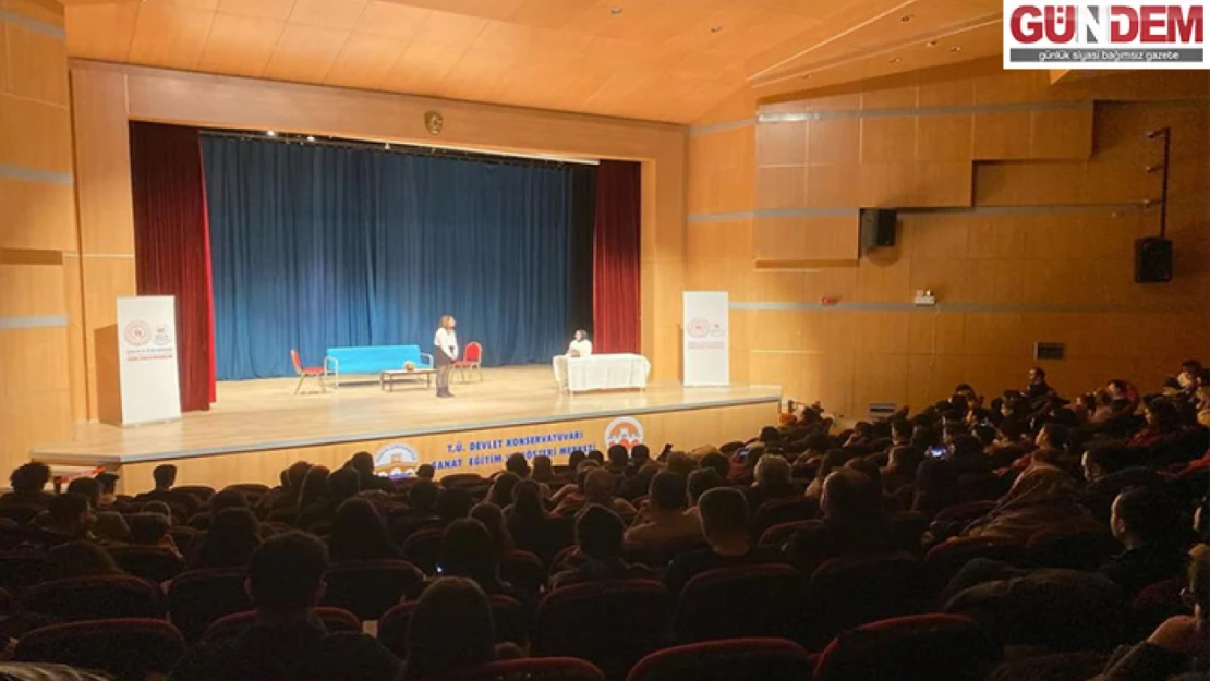 Tiyatro Atölyesi Öğrencilerinden 'Sevgili Doktor'
