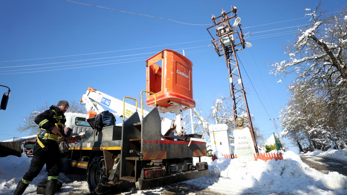 Trakya'da 'enerji timleri' kesintisiz enerji için karlı yolları aşıyor