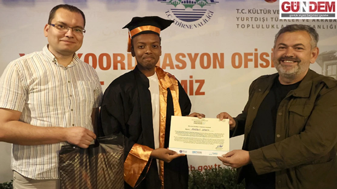 Trakya Üniversitesinin çeşitli bölümlerinde öğrenim gören uluslararası öğrenciler mezuniyet sevinci yaşadı.