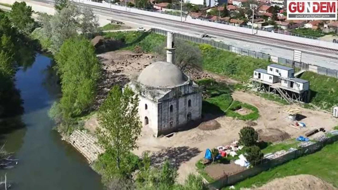 Tunca kenarındaki yalı camisinin restorasyonu sürüyor