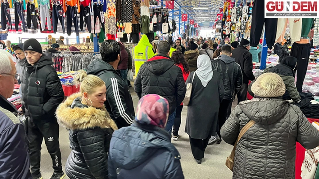 Ulus Pazarı, en kalabalık günlerinden birini yaşadı