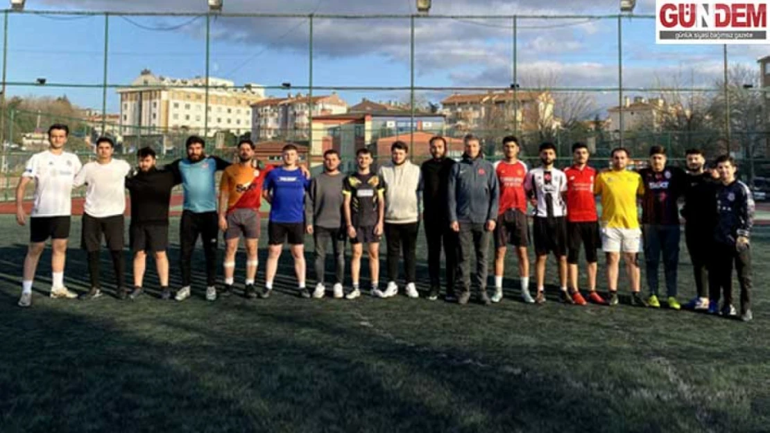 ÜNİAK Futbol Turnuvasının şampiyonu Ayaksızlar takımı oldu