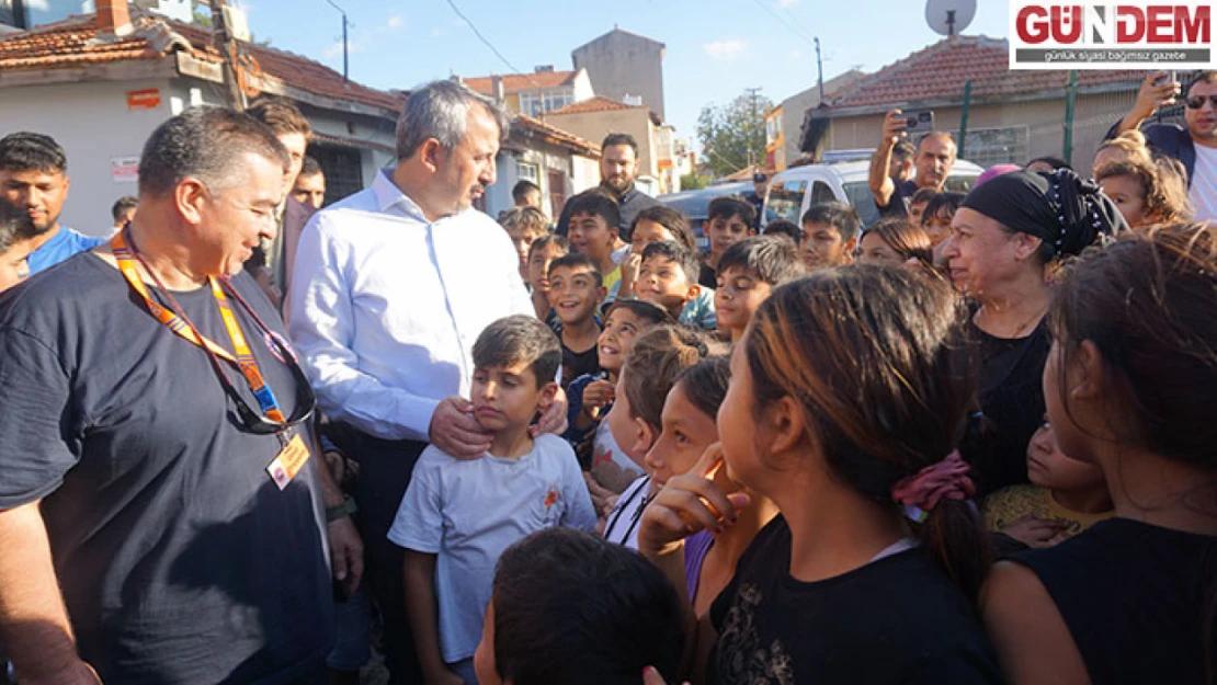 Vali Sezer ve GEA Arama Kurtarma çocuklara hediye dağıttı