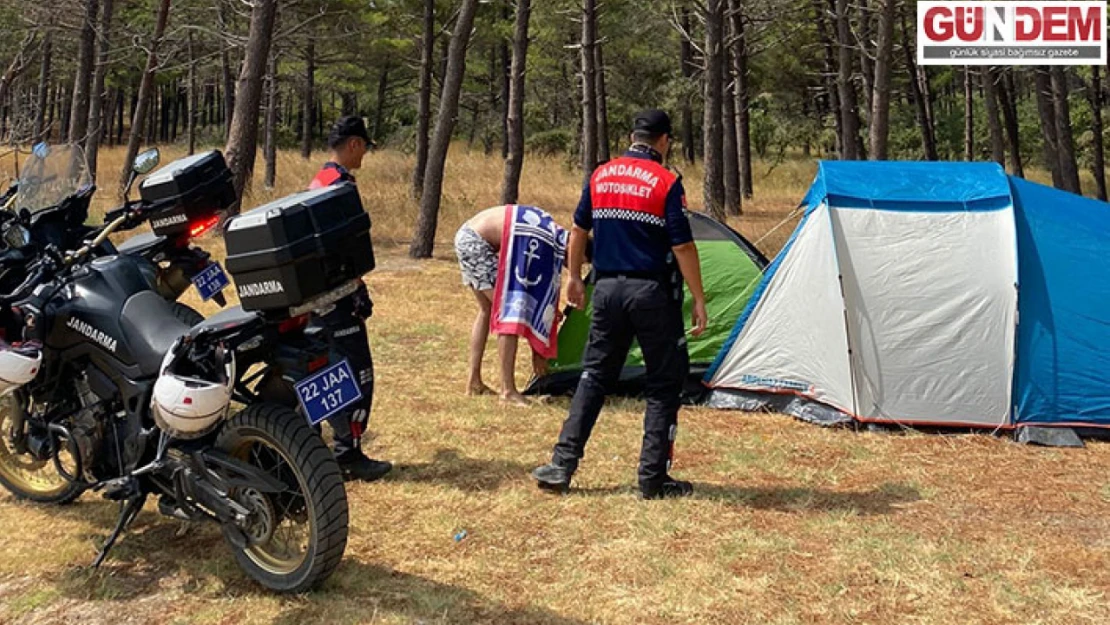 Yasak ormanlık alanda kamp yapan vatandaşlar uyarıldı