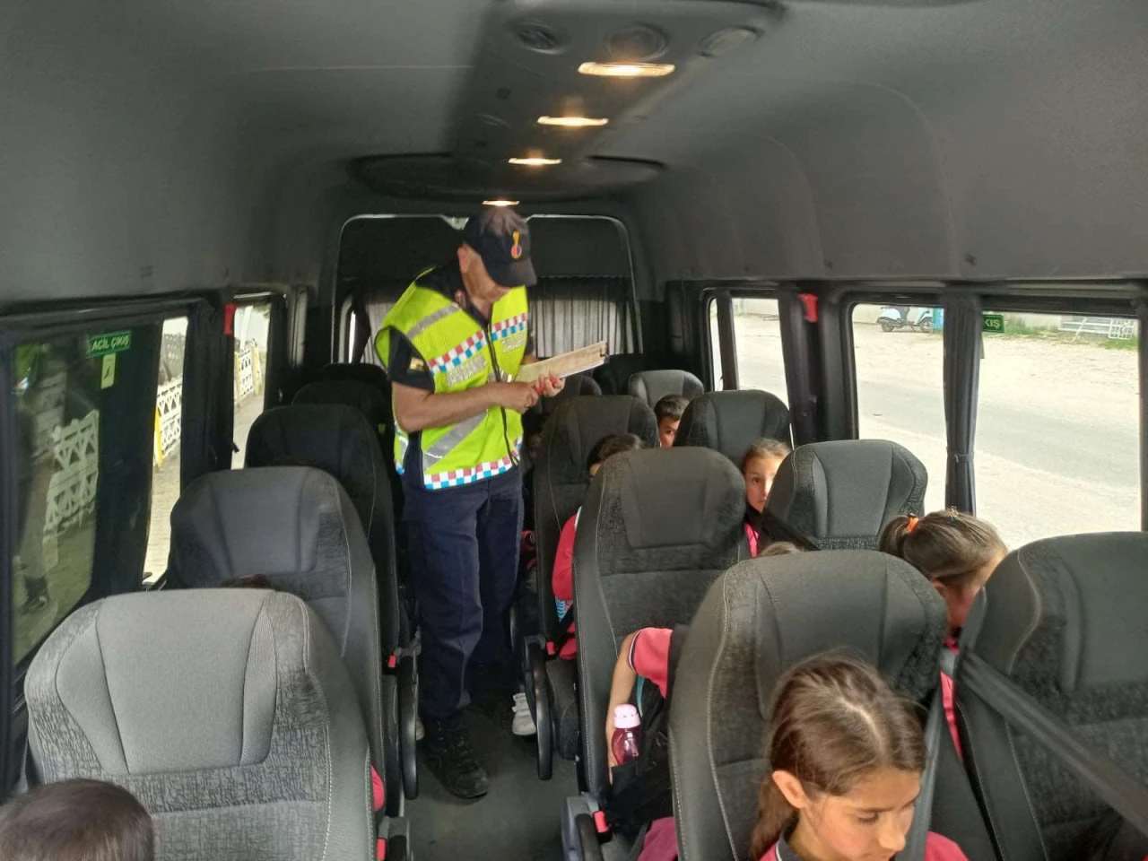 Jandarmadan öğrencilere 'okul servisi' eğitimi