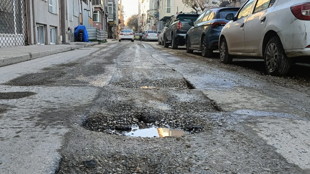 Altyapı da, eleştiri de bitmedi: Kaleiçi'nde zor süreç...