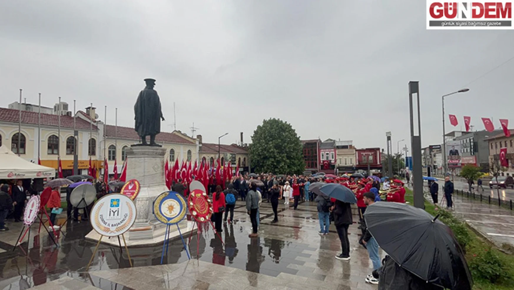 23 Nisan'da Atatürk Anıtı'na çelenk bırakıldı