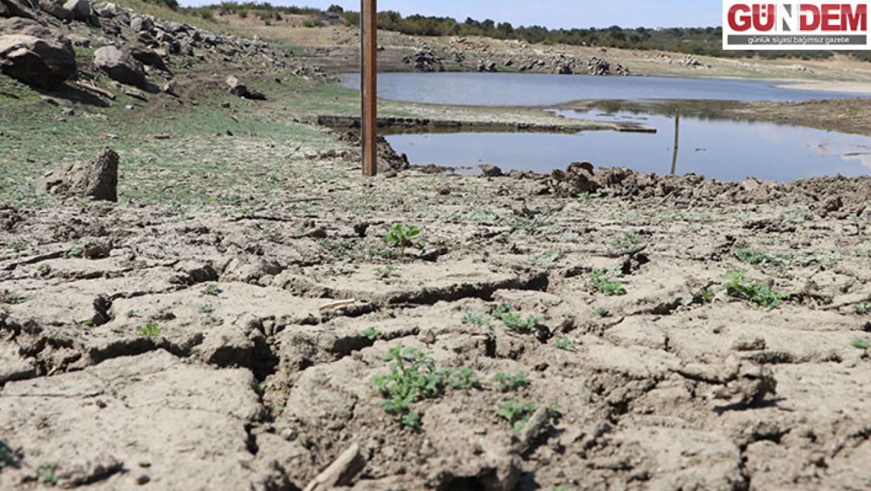 6 bin dönümü sulayan gölet kuraklık nedeniyle dip seviyeyi gördü