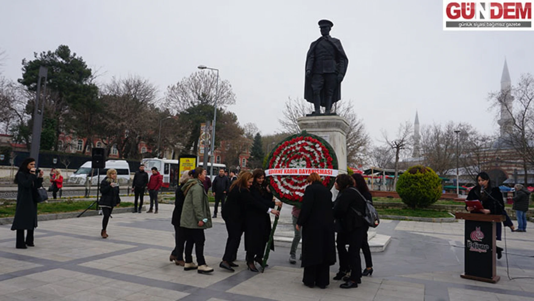 8 Mart Dünya Kadınlar Günü dolayısıyla Atatürk Anıtı'na çelenk sunuldu