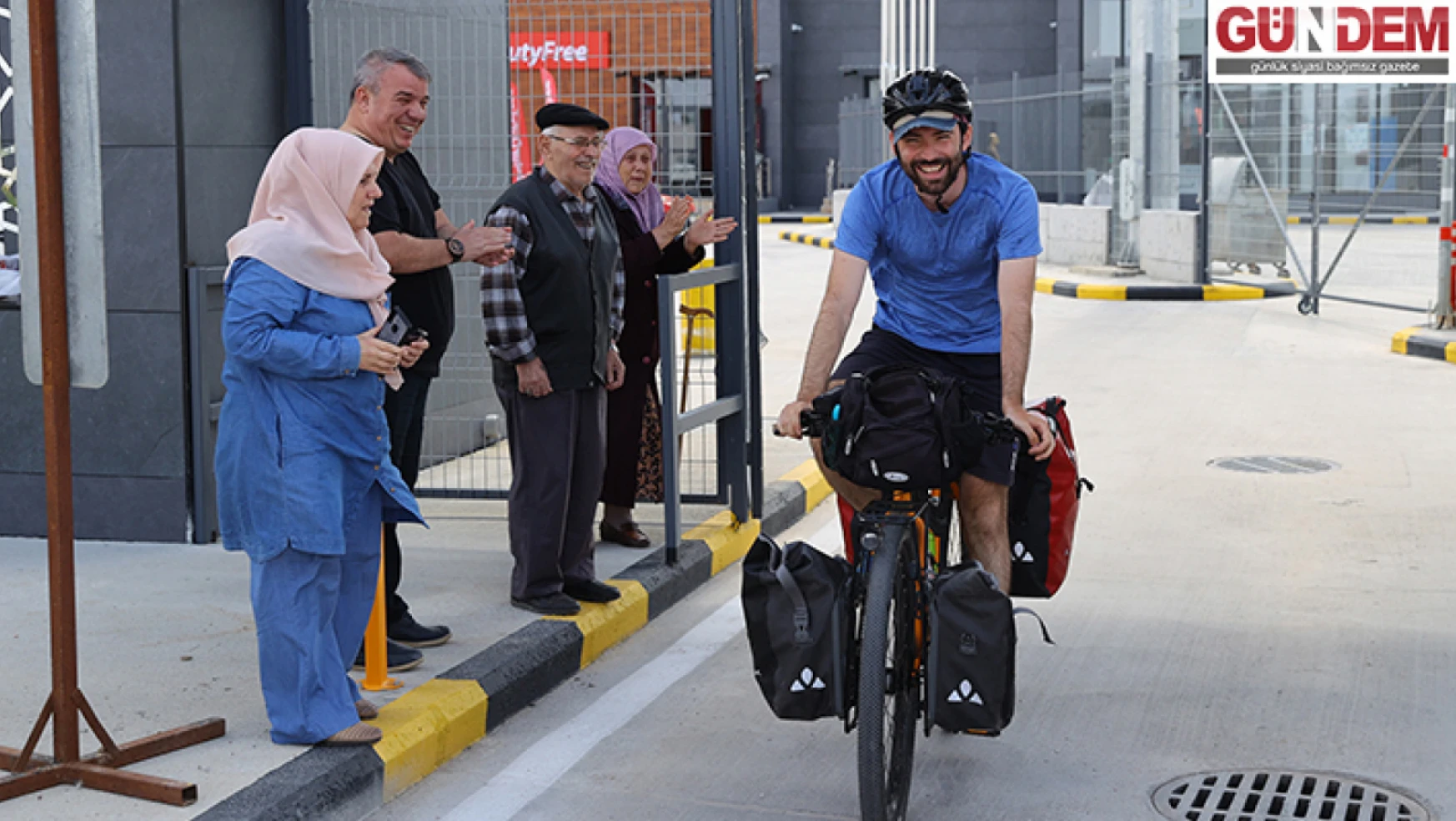 Almanya'dan memleketi Edirne'ye bisikletle gelerek çocukluk hayalini gerçekleştirdi