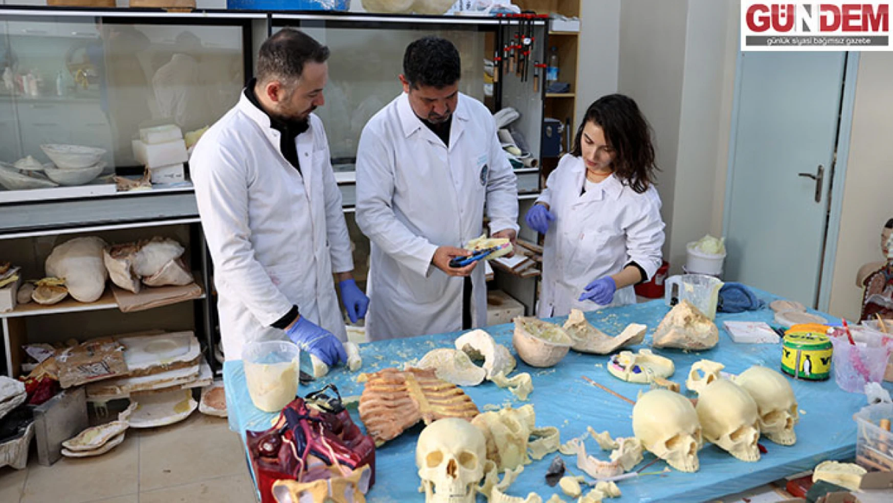 Anatomi profesörü KOSGEB desteğiyle kadavranın yerini alan tıbbi maketler üretiyor