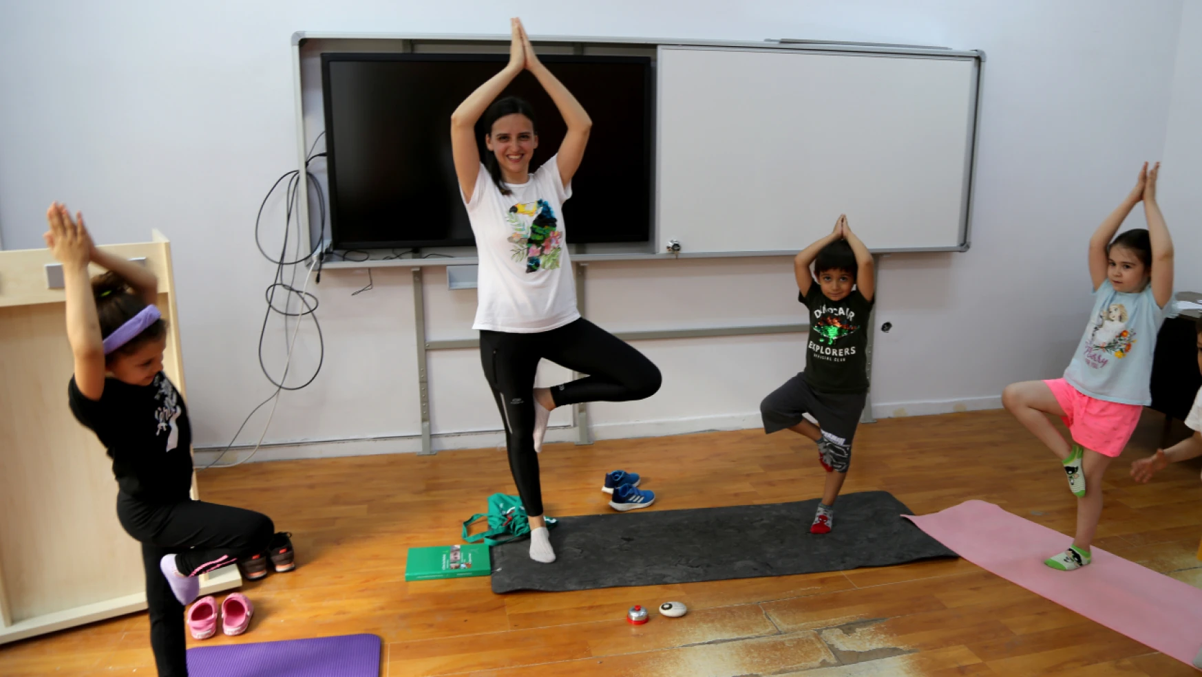 Çocuk yogası kursunun geliri depremzede üniversitelilere bağışlanıyor