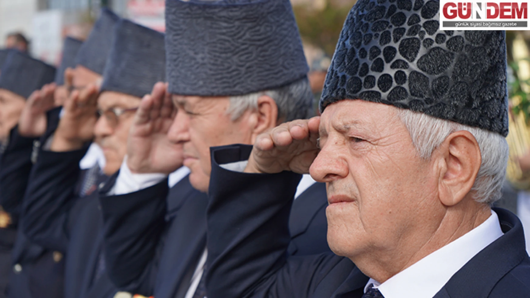 Edirne'de 19 Eylül Gaziler Günü dolayısıyla Atatürk anıtında tören düzenlendi.