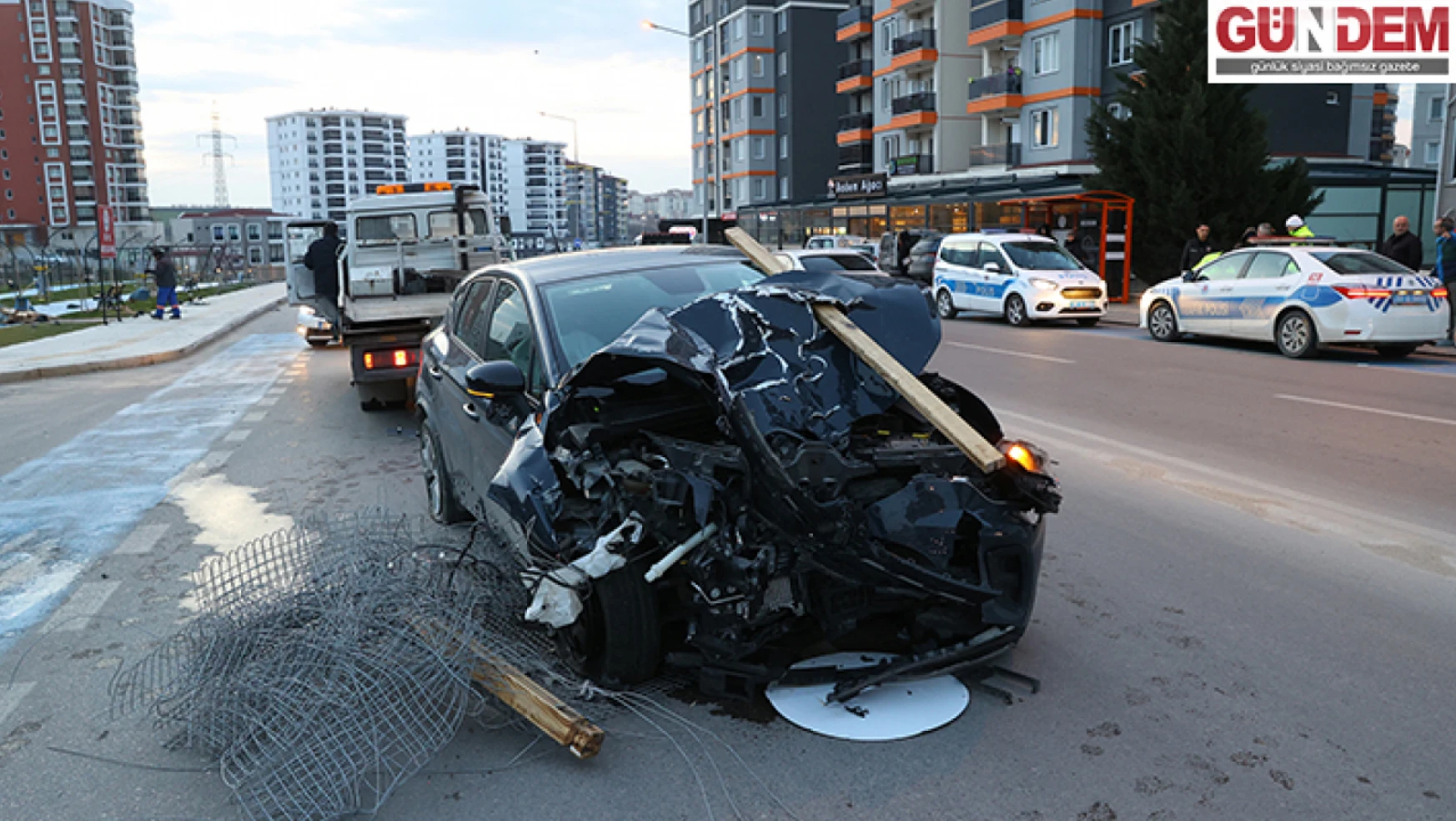 Edirne'de alkollü sürücü otomobille çarptığı çocuk parkında hasara yol açtı