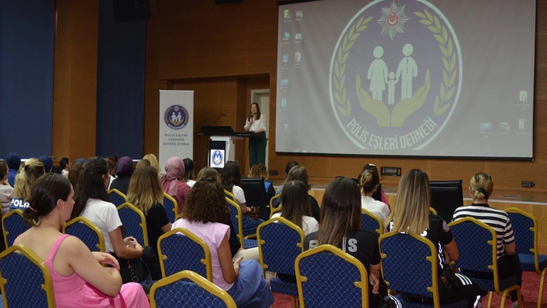 Edirne'de 'En İyi Narkotik Polisi Anne' Konulu Seminer Düzenlendi