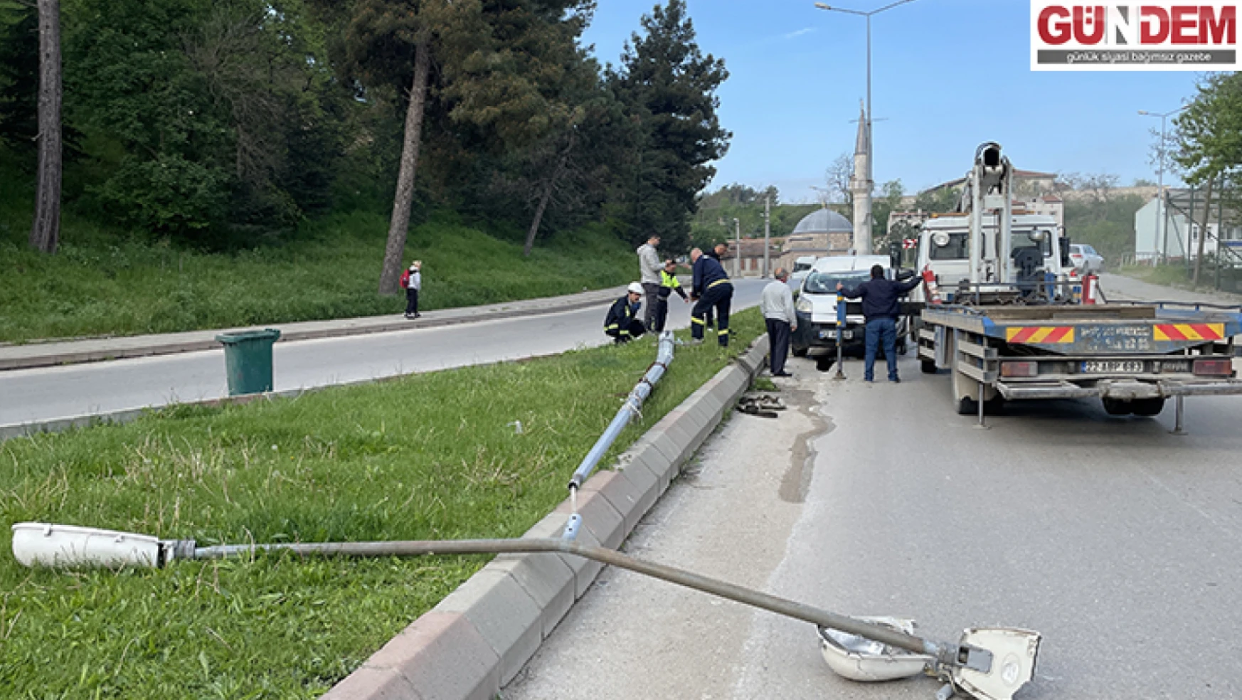 Edirne'de hafif ticari aracın devrilmesi sonucu 2 kişi yaralandı