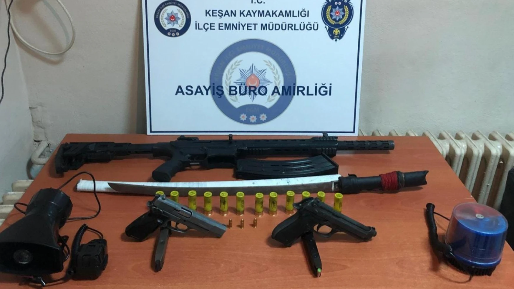 Edirne'de kahvehaneye silahlı saldırıda bulunduğu iddia edilen 10 kişi yakalandı                  