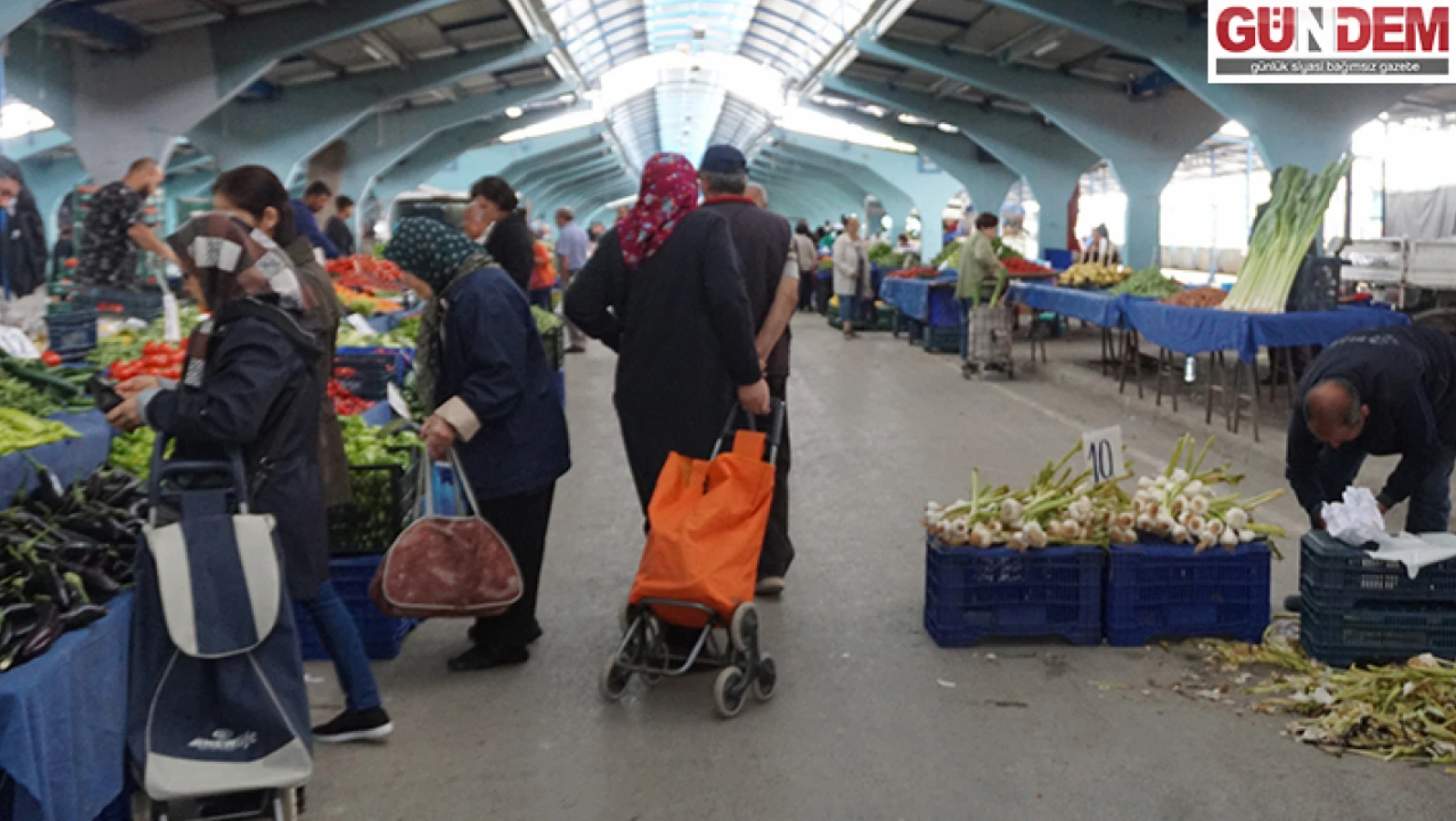 Edirne'de meyve sebze pazarı boş kaldı