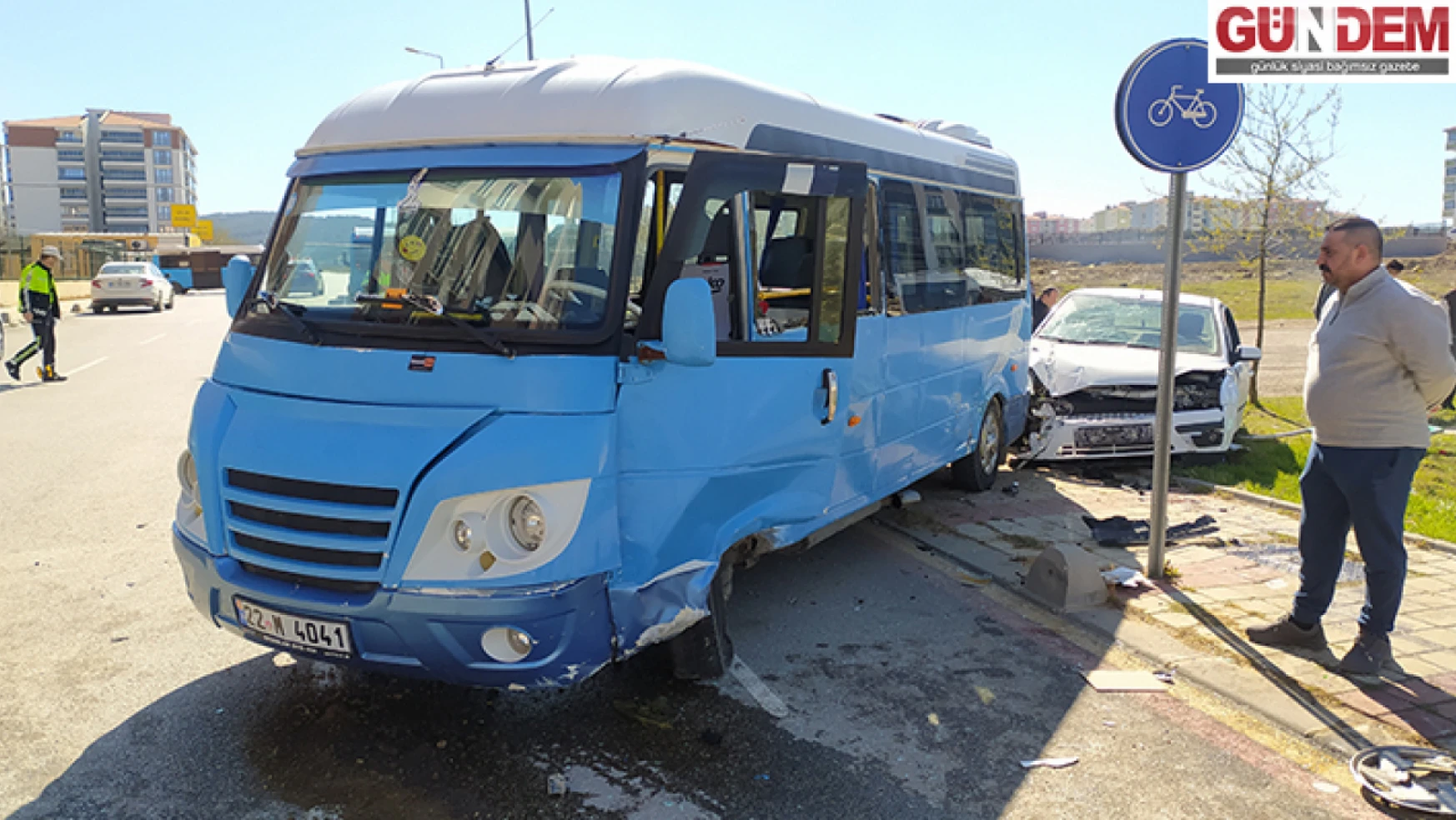 Edirne'de minibüsle otomobilin çarpıştığı kazada 5 kişi yaralandı
