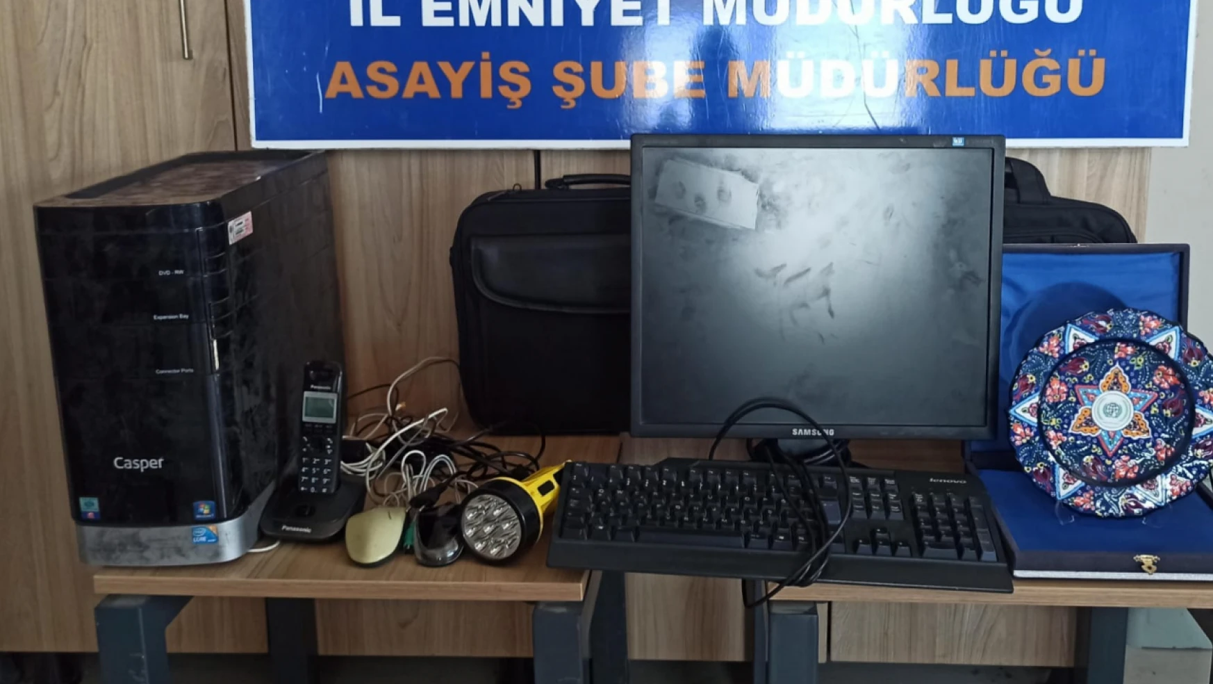 Edirne'de okuldan hırsızlık yapan 2 zanlı tutuklandı